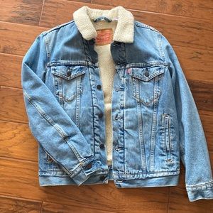 Womens Levi’s sherpa jean jacket.